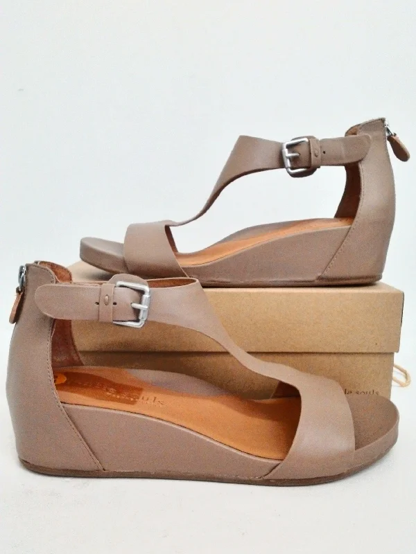 Retro Design Gentle Souls Women's Gisele Putty Mastic Leather Sandal Size 10 M