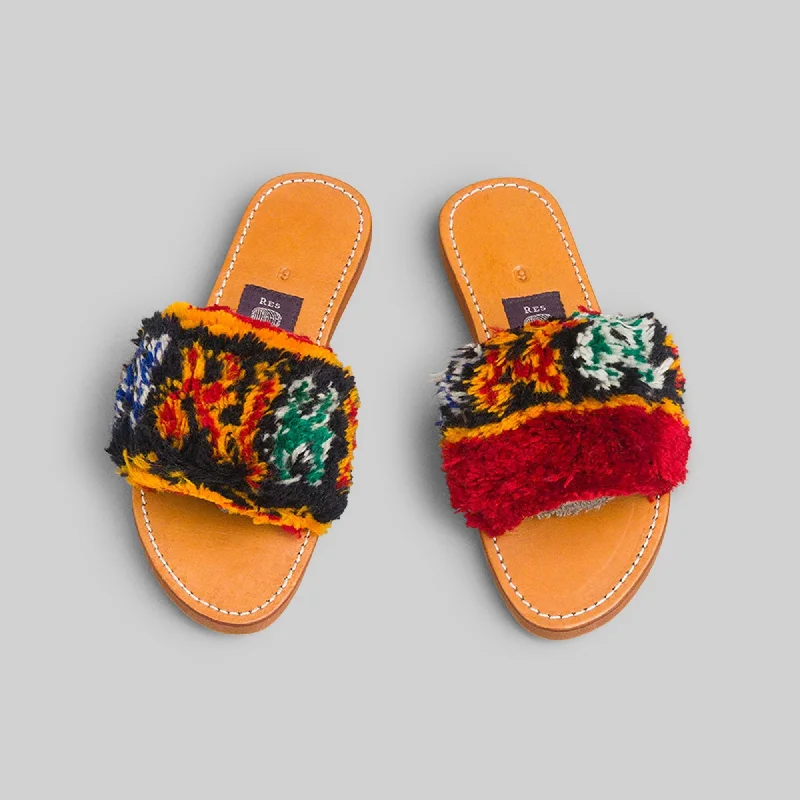 Fashion Design Rug Sandal Size 6