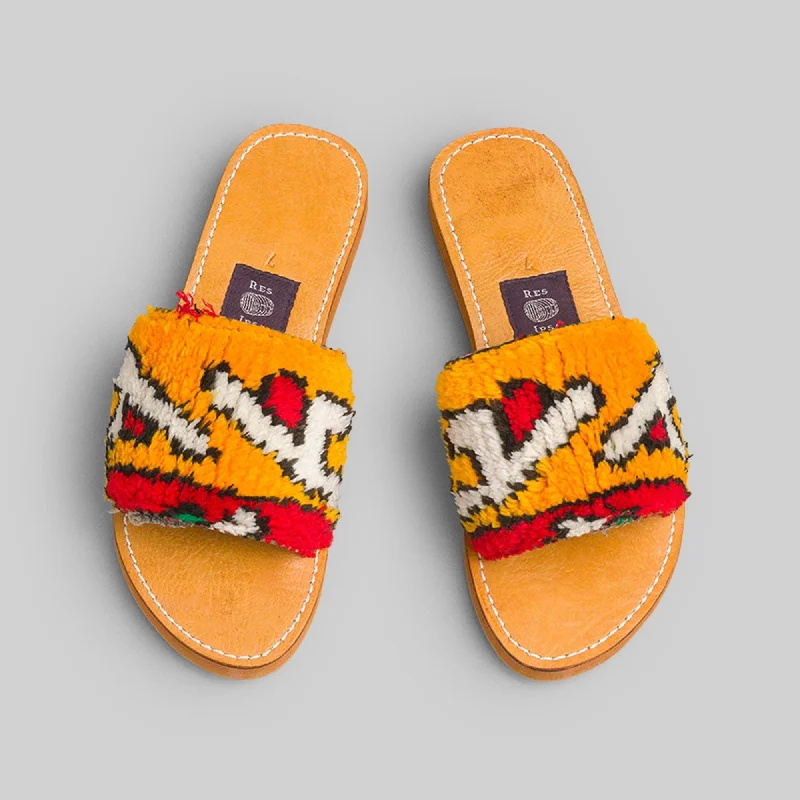 Embroidery Design Rug Sandal Size 7