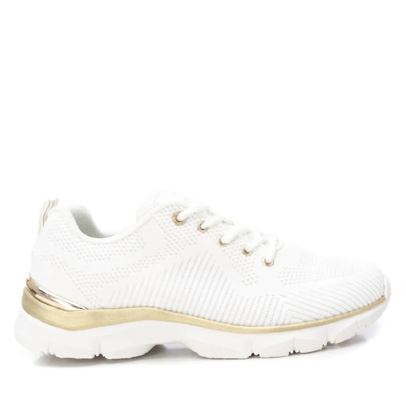 Fashion Classic Women's Lace-Up Sneakers In White