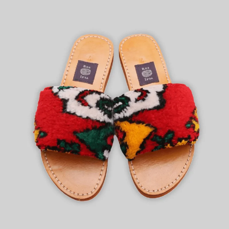 Sweet Breath Rug Sandal Size 7