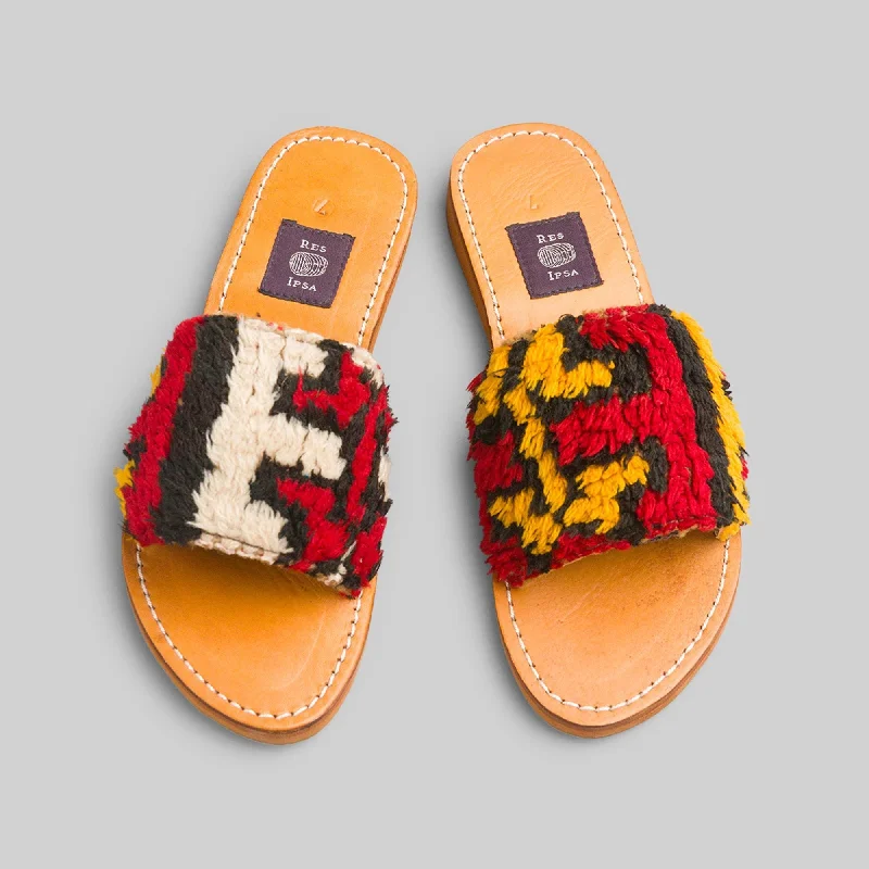 Goddess Outfit Rug Sandal Size 7