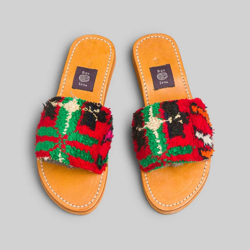 Minimal Style Rug Sandal Size 8