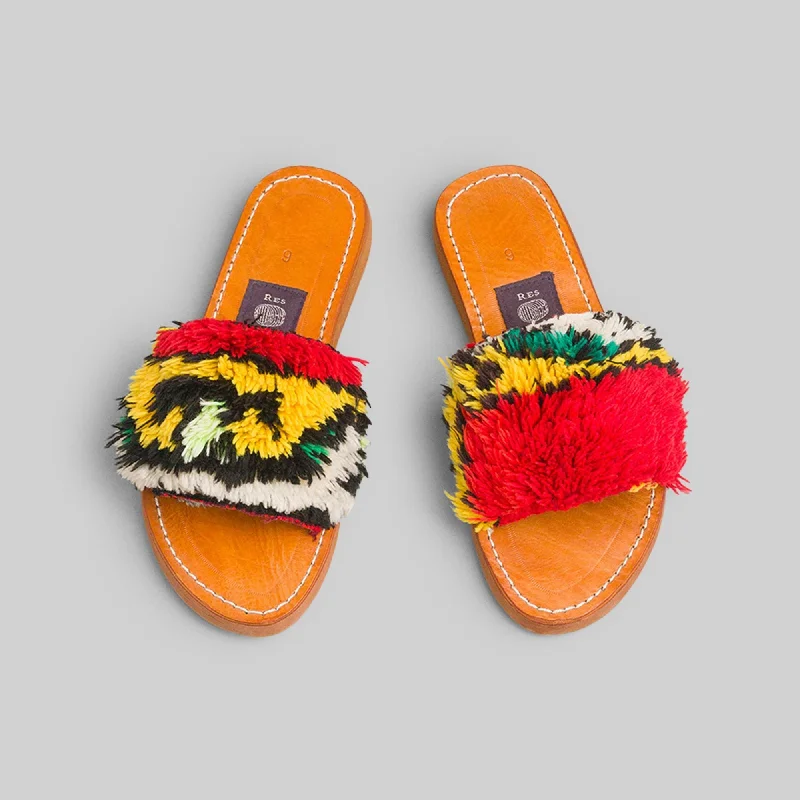 Personalized Design Rug Sandal Size 6