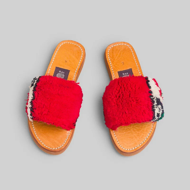 Unique Fashion Rug Sandal Size 6