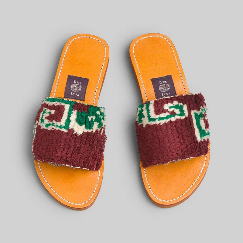 Basic Version Rug Sandal Size 7