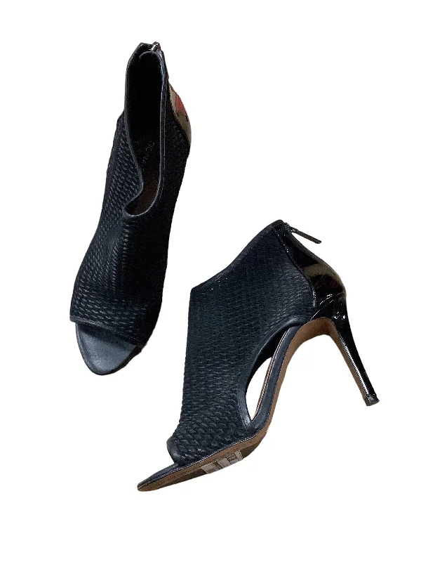 Classic Style Black Shoes Heels Stiletto Donald Pliner, Size 8