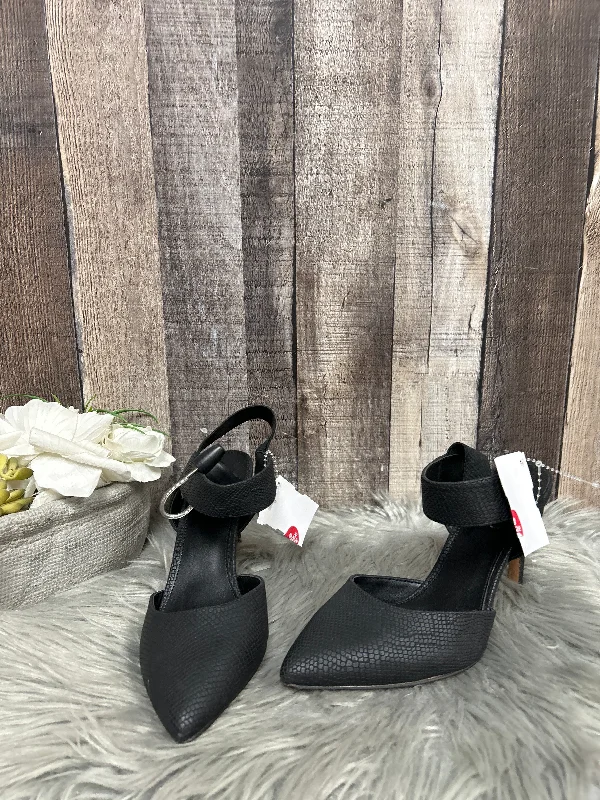 Modern Tailoring Black Shoes Heels Stiletto Franco Sarto, Size 6.5