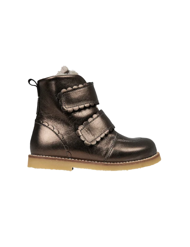 Fashion Classic Scallop Winter Boot - Beetle