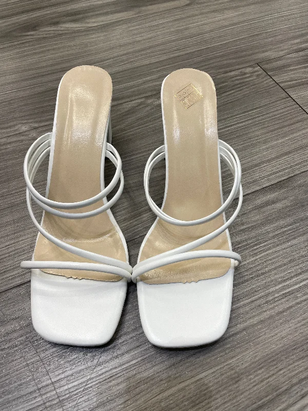 Fashion And Simplicity White Shoes Heels Block Clothes Mentor, Size 9