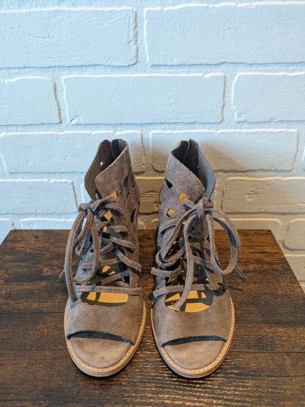 High-quality Styles Brown Shoes Heels Block Vince Camuto, Size 6