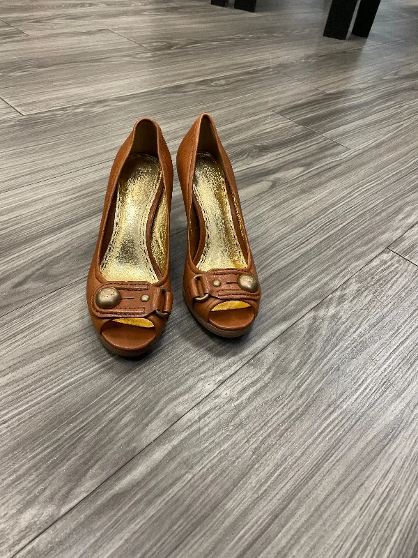 Comfortable Mind Shoes Heels Stiletto By Coach  Size: 6