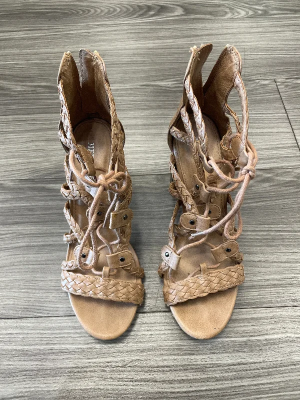 Fashion Classic Tan Shoes Heels Block Merona, Size 7