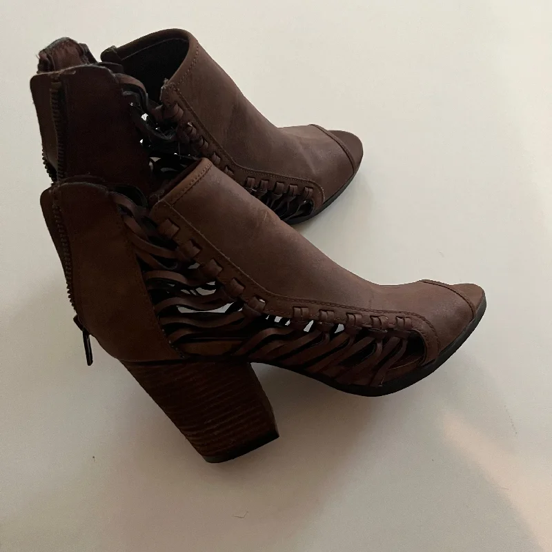 Sports And Leisure Brown Shoes Heels Block Clothes Mentor, Size 6