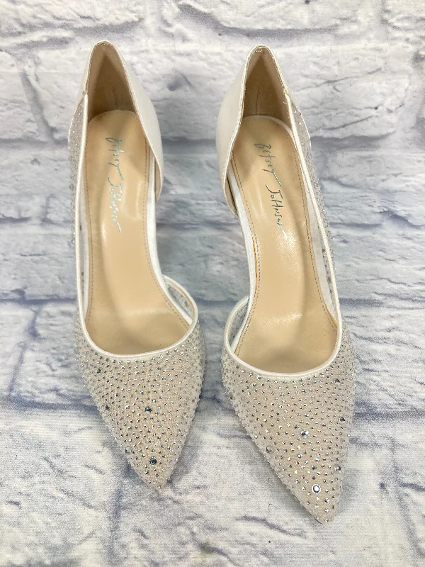 Retro Design White Shoes Heels Stiletto Betsey Johnson, Size 10