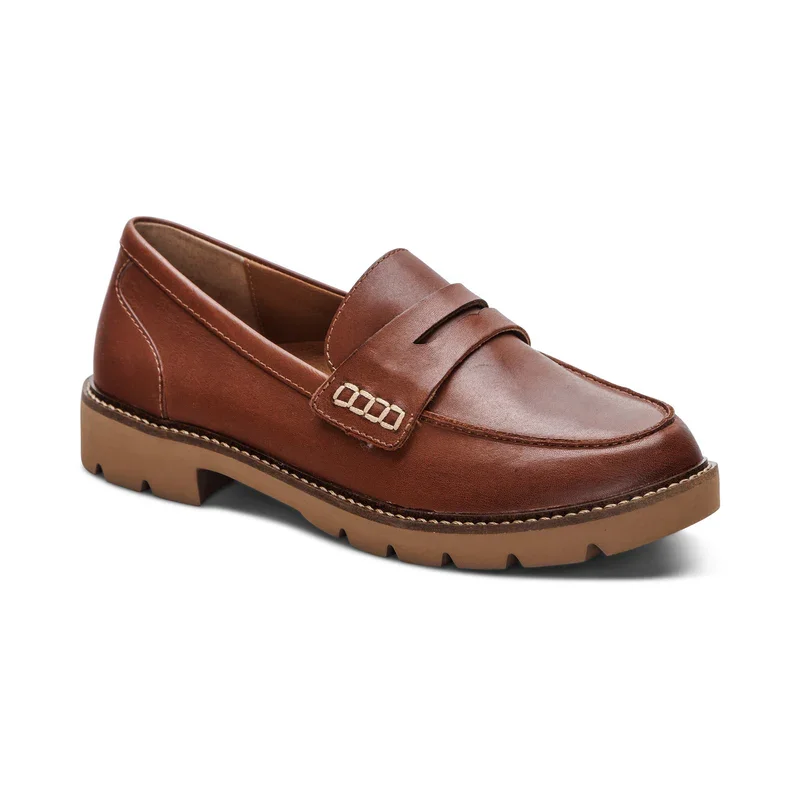 Comfortable Fashion Collette Loafer in Cognac