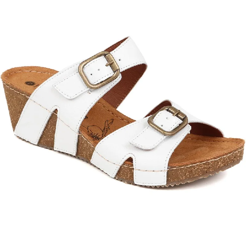 Free And Comfortable Wedge Heeled Mules  - MUYA39013 / 325 538 - White