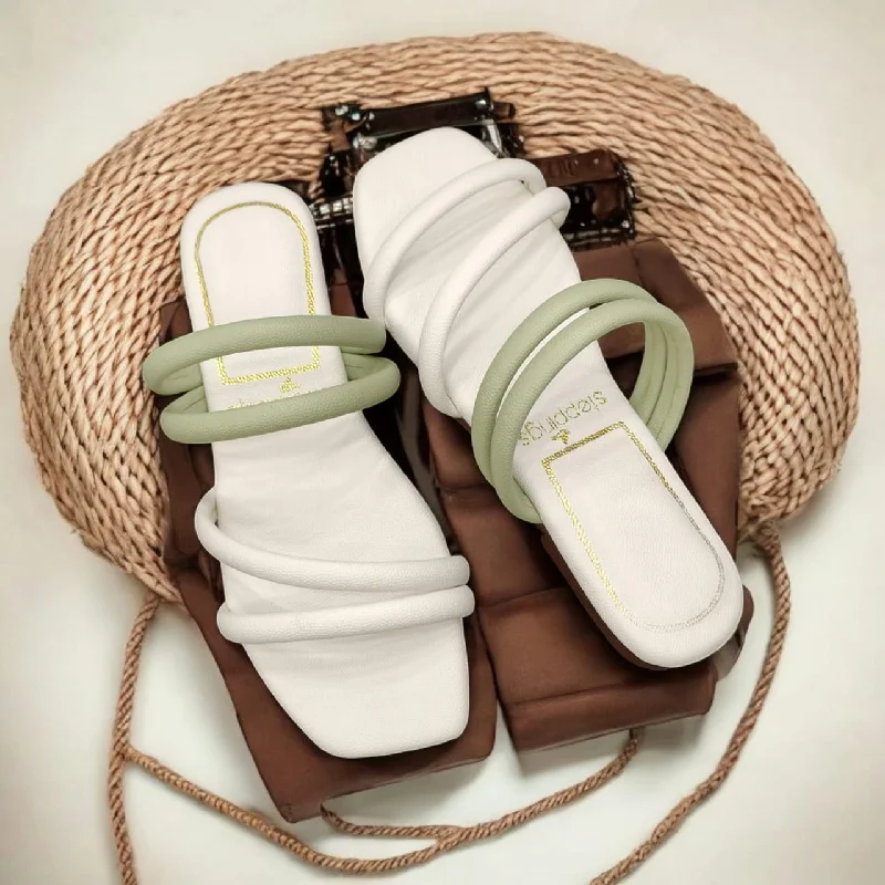Must-have For Autumn And Winter CASSIEY Stylish  Casuals White  Flat For Women