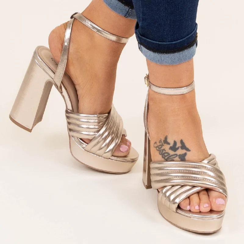 Perfect Tailoring Diva Status Heels, Champagne