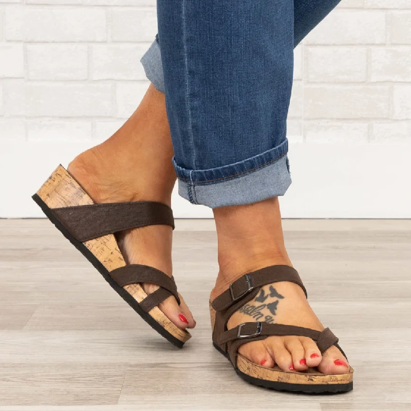 Comfortable Fashion Never Stop Exploring Wedges, Brown